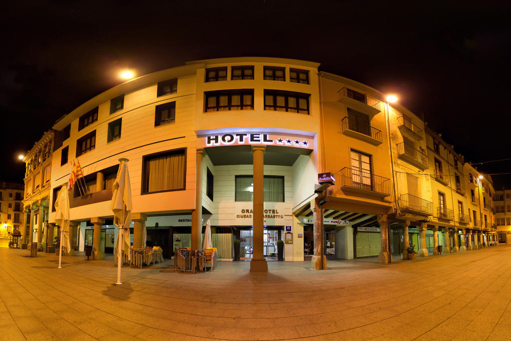 Gran Hotel Ciudad de Barbastro Exterior foto