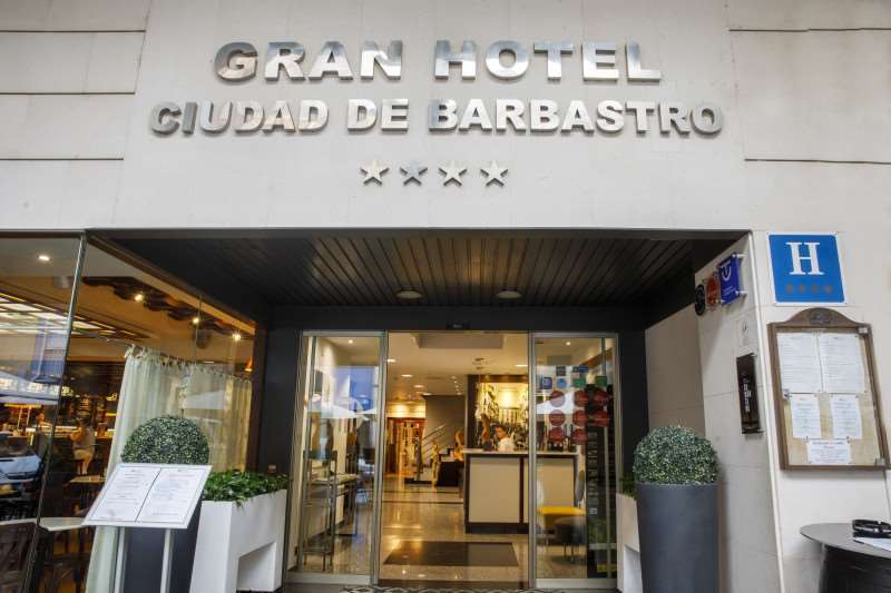 Gran Hotel Ciudad de Barbastro Exterior foto